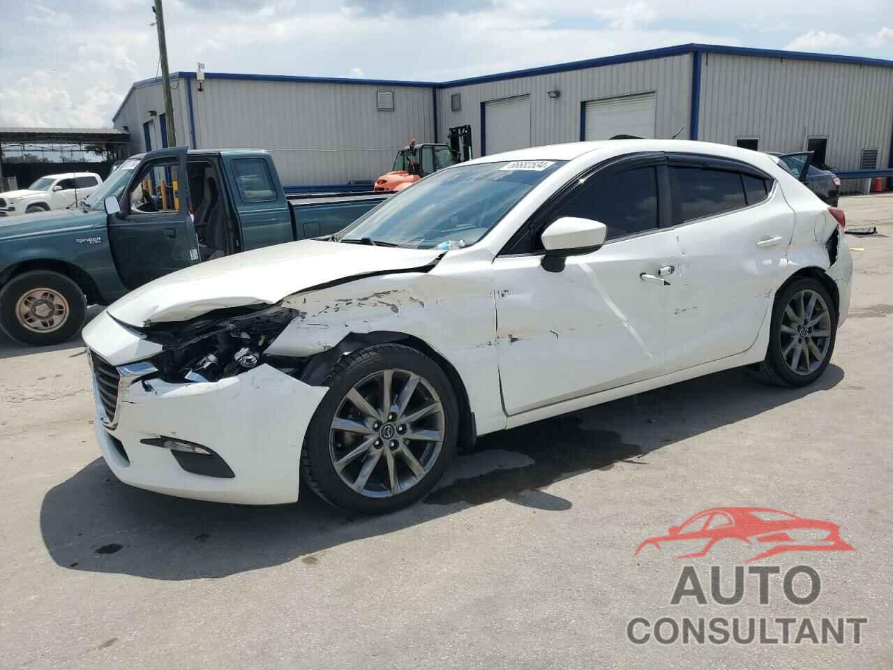 MAZDA 3 2018 - 3MZBN1L31JM209832