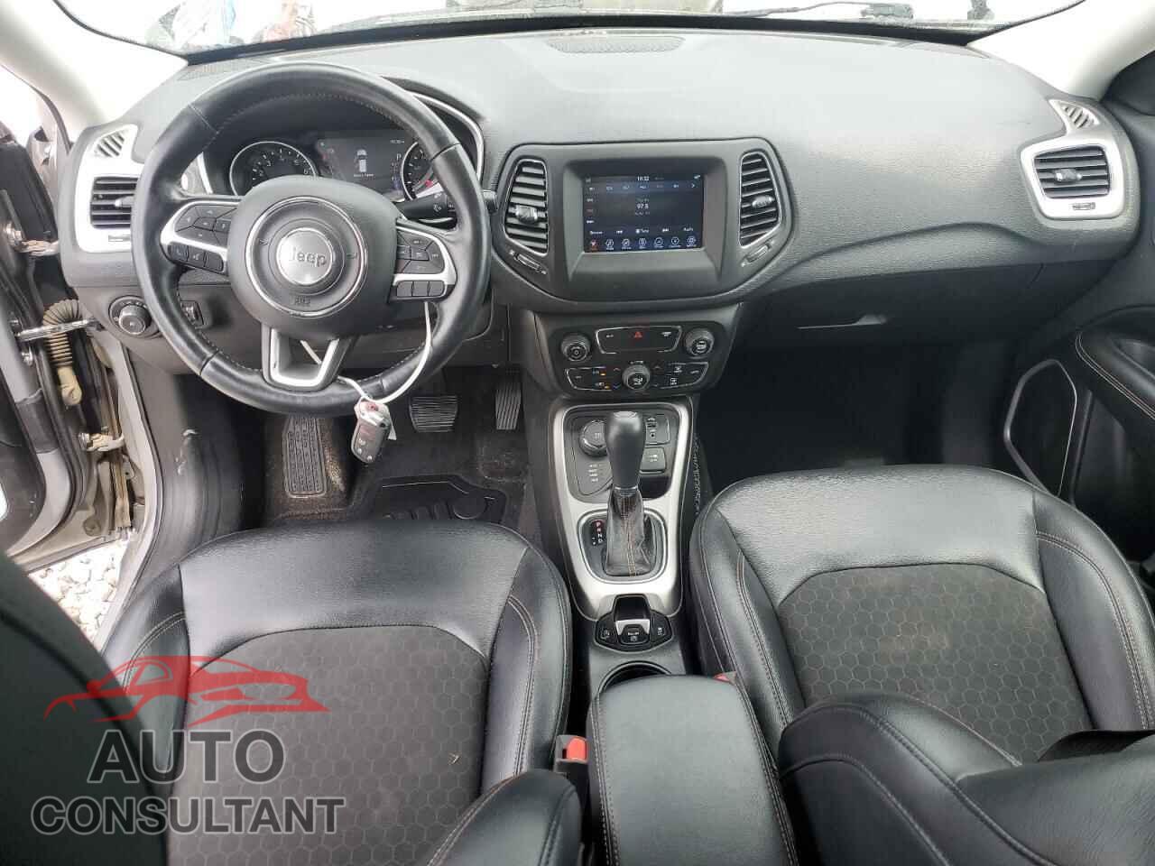 JEEP COMPASS 2018 - 3C4NJDBB3JT112420