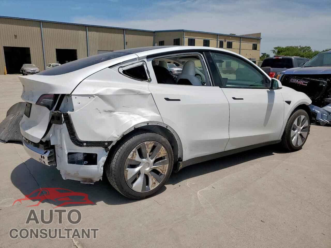 TESLA MODEL Y 2024 - 7SAYGDED1RF085594