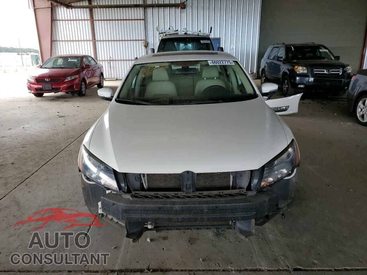 VOLKSWAGEN PASSAT 2015 - 1VWCV7A38FC073671