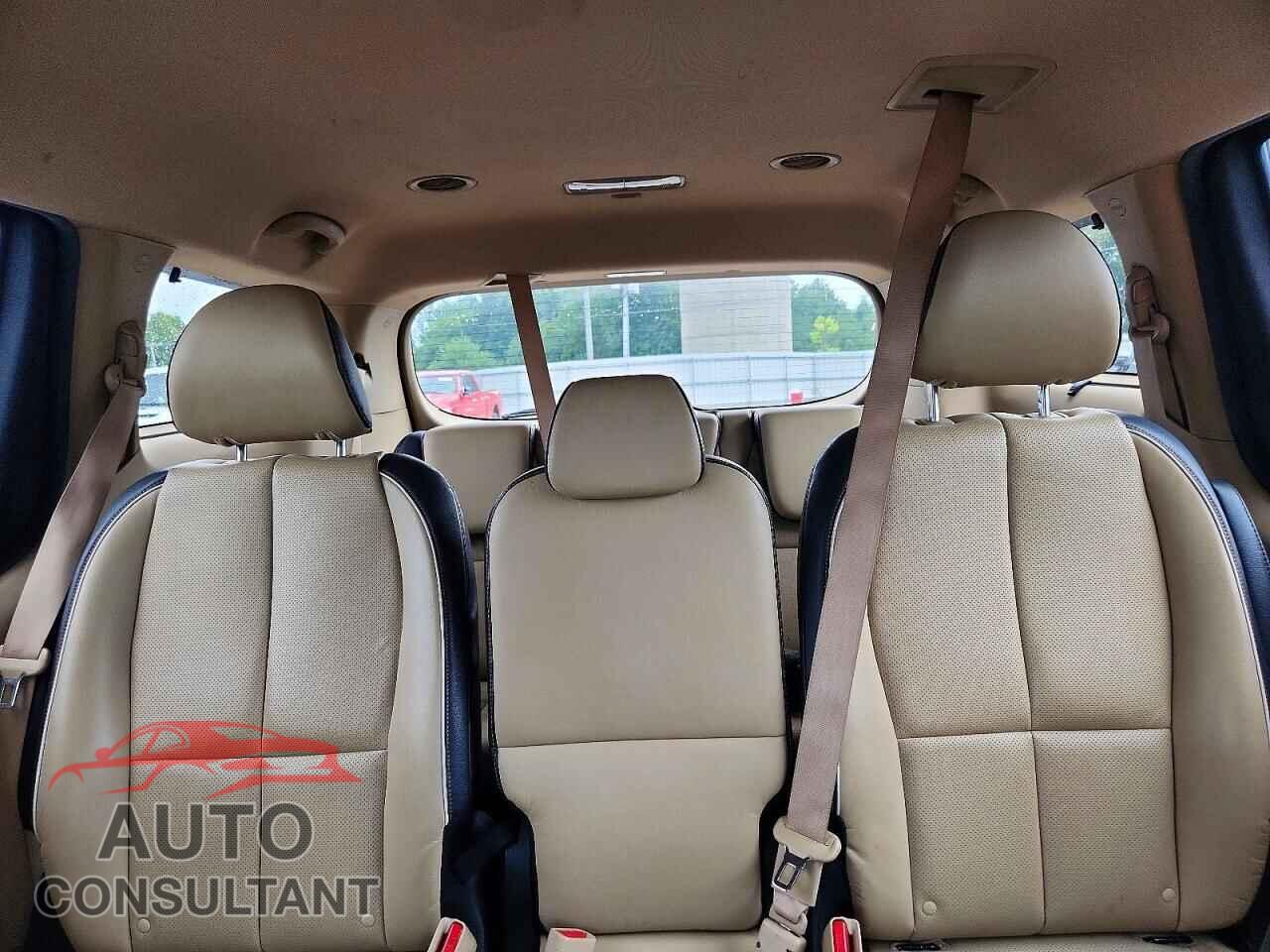 KIA SEDONA 2015 - KNDMC5C19F6026192