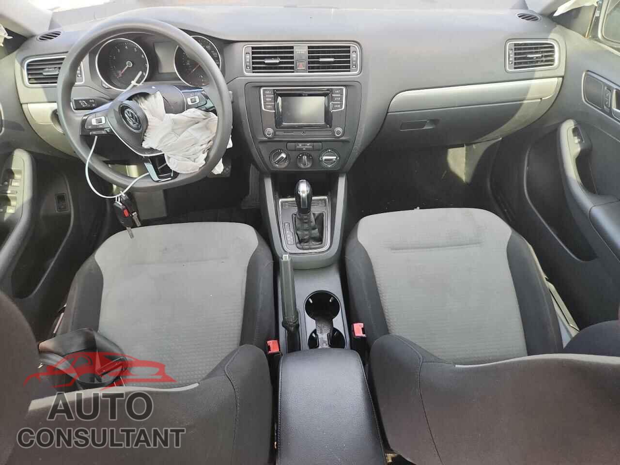 VOLKSWAGEN JETTA 2017 - 3VW2B7AJ2HM321529