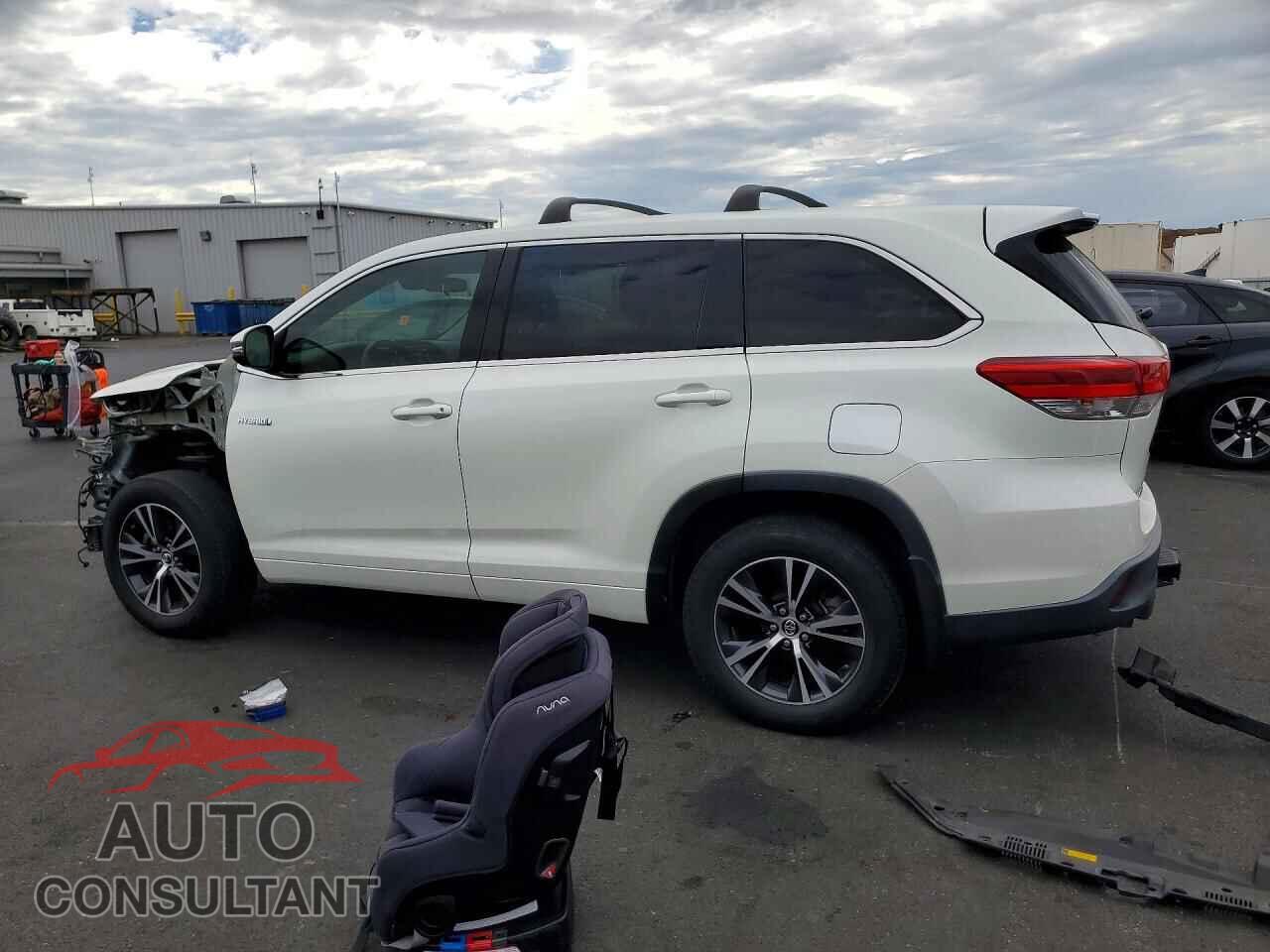 TOYOTA HIGHLANDER 2018 - 5TDBGRFH8JS040170