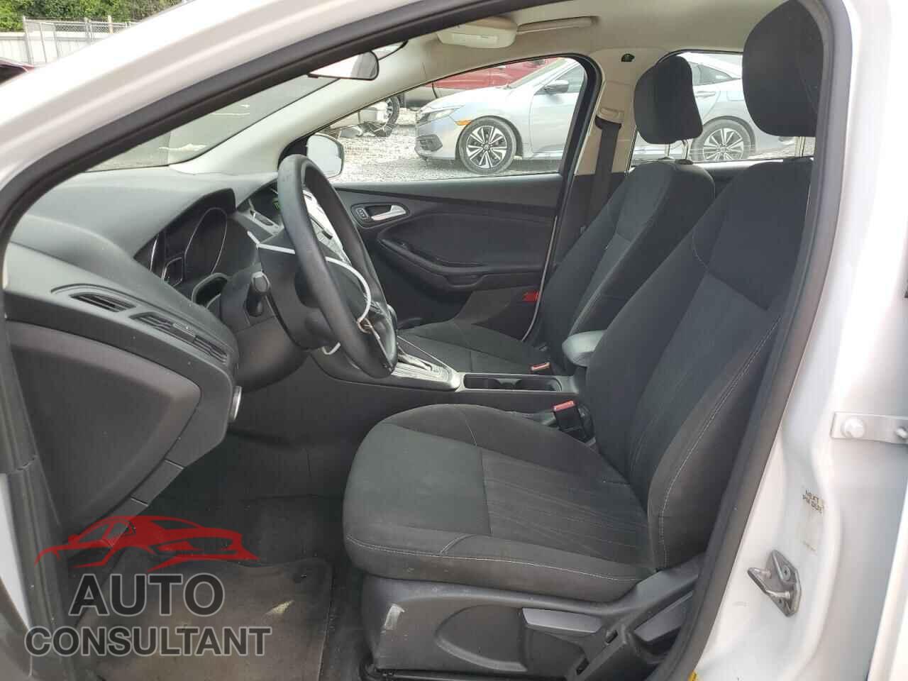 FORD FOCUS 2017 - 1FADP3K22HL247016