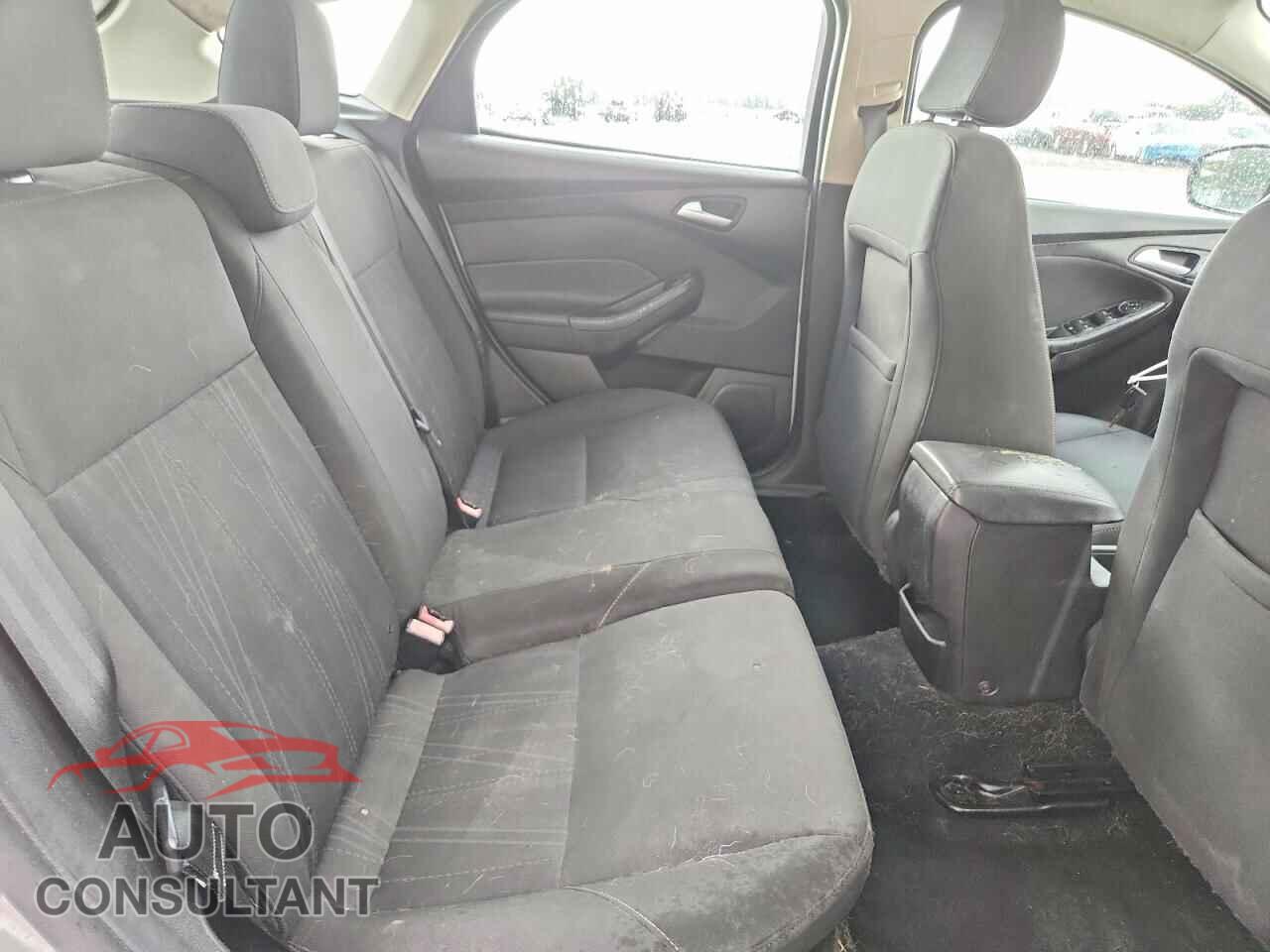 FORD FOCUS 2015 - 1FADP3K25FL282047