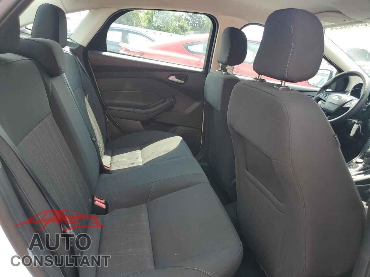 FORD FOCUS 2018 - 1FADP3FE5JL257209
