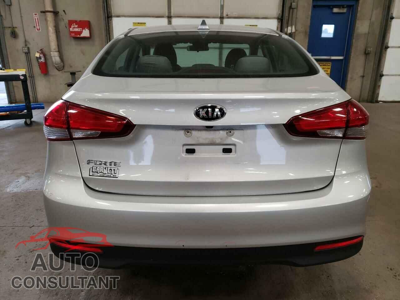 KIA FORTE 2018 - 3KPFL4A77JE199397