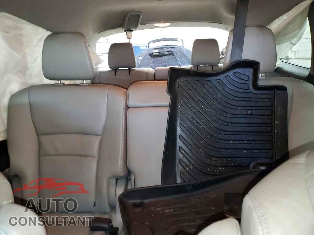 HONDA PILOT 2016 - 5FNYF6H79GB095305