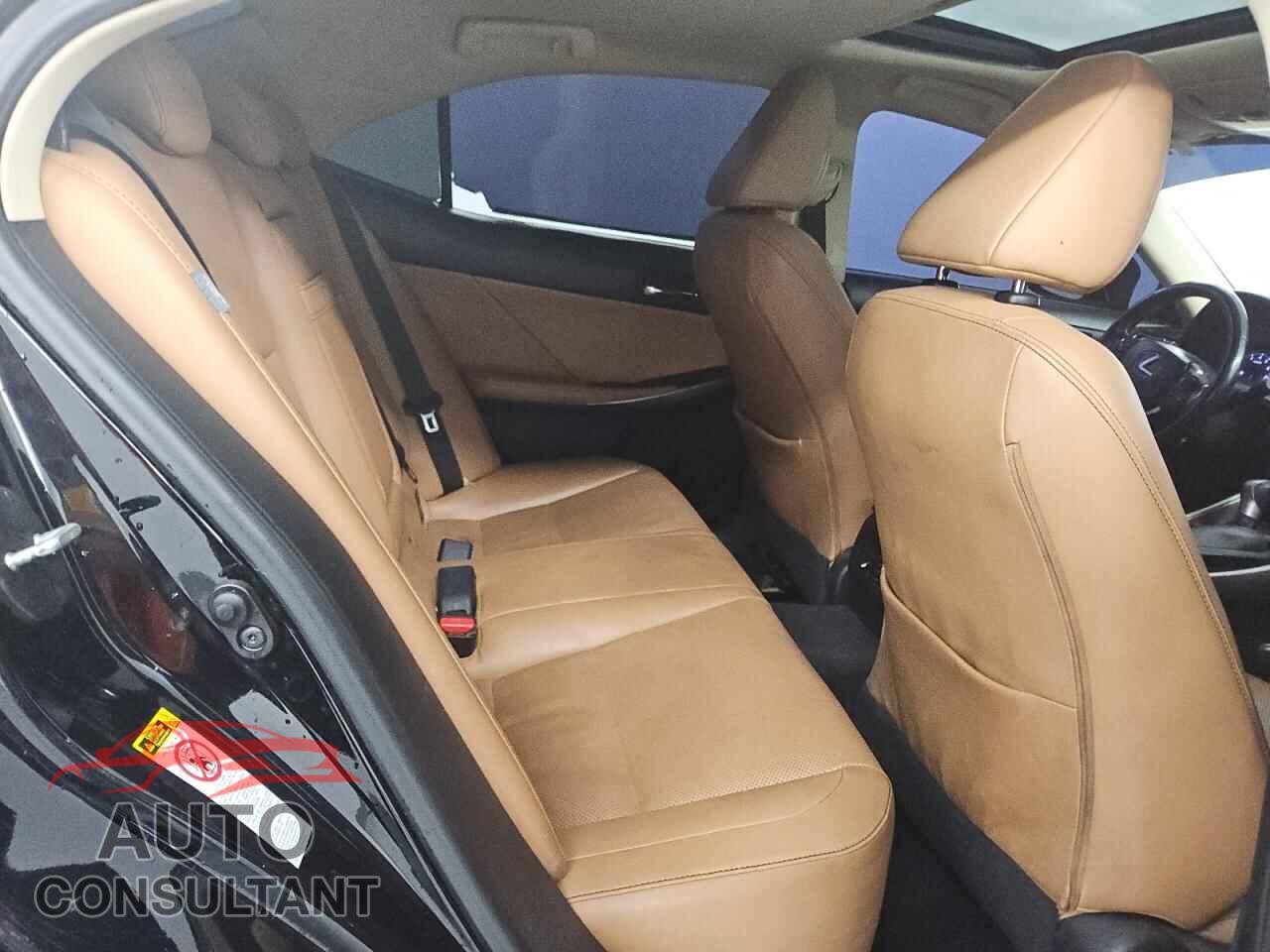 LEXUS IS 2014 - JTHBE1D20E5003372