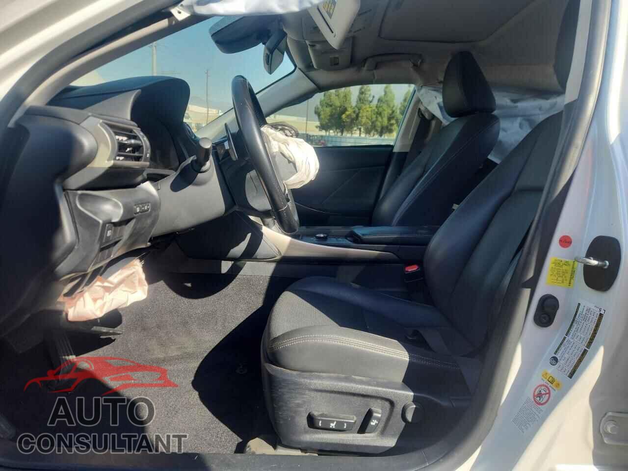 LEXUS IS 2017 - JTHBA1D20H5061773