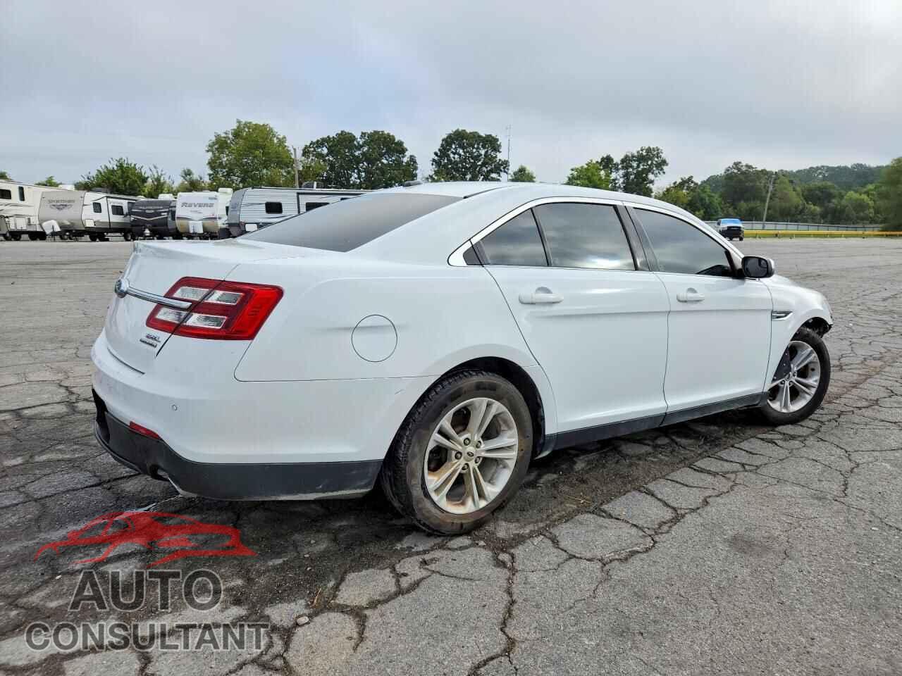 FORD TAURUS 2018 - 1FAHP2E89JG109869