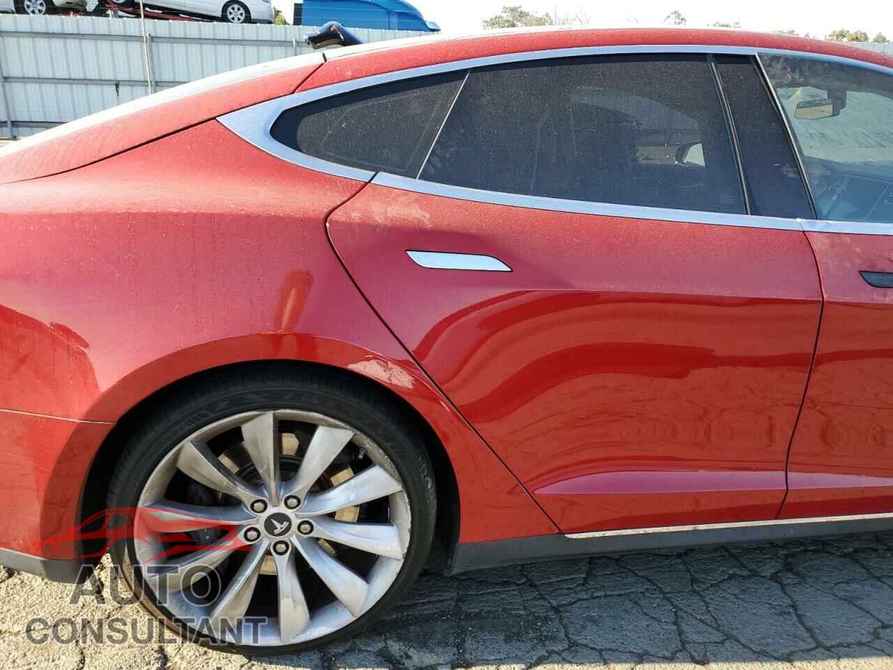 TESLA MODEL S 2013 - 5YJSA1DN2DFP09523