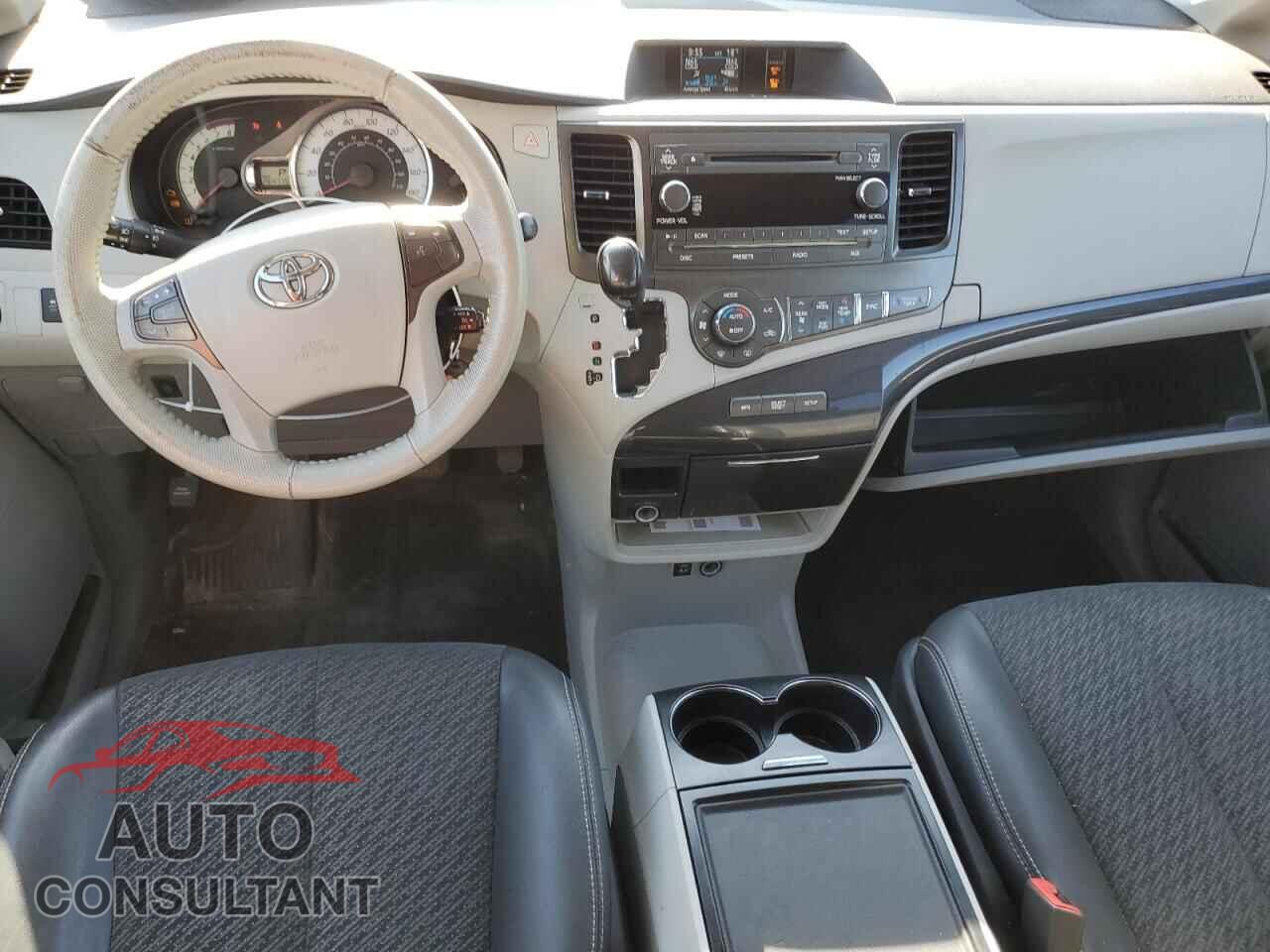 TOYOTA SIENNA 2013 - 5TDXK3DC8DS400485
