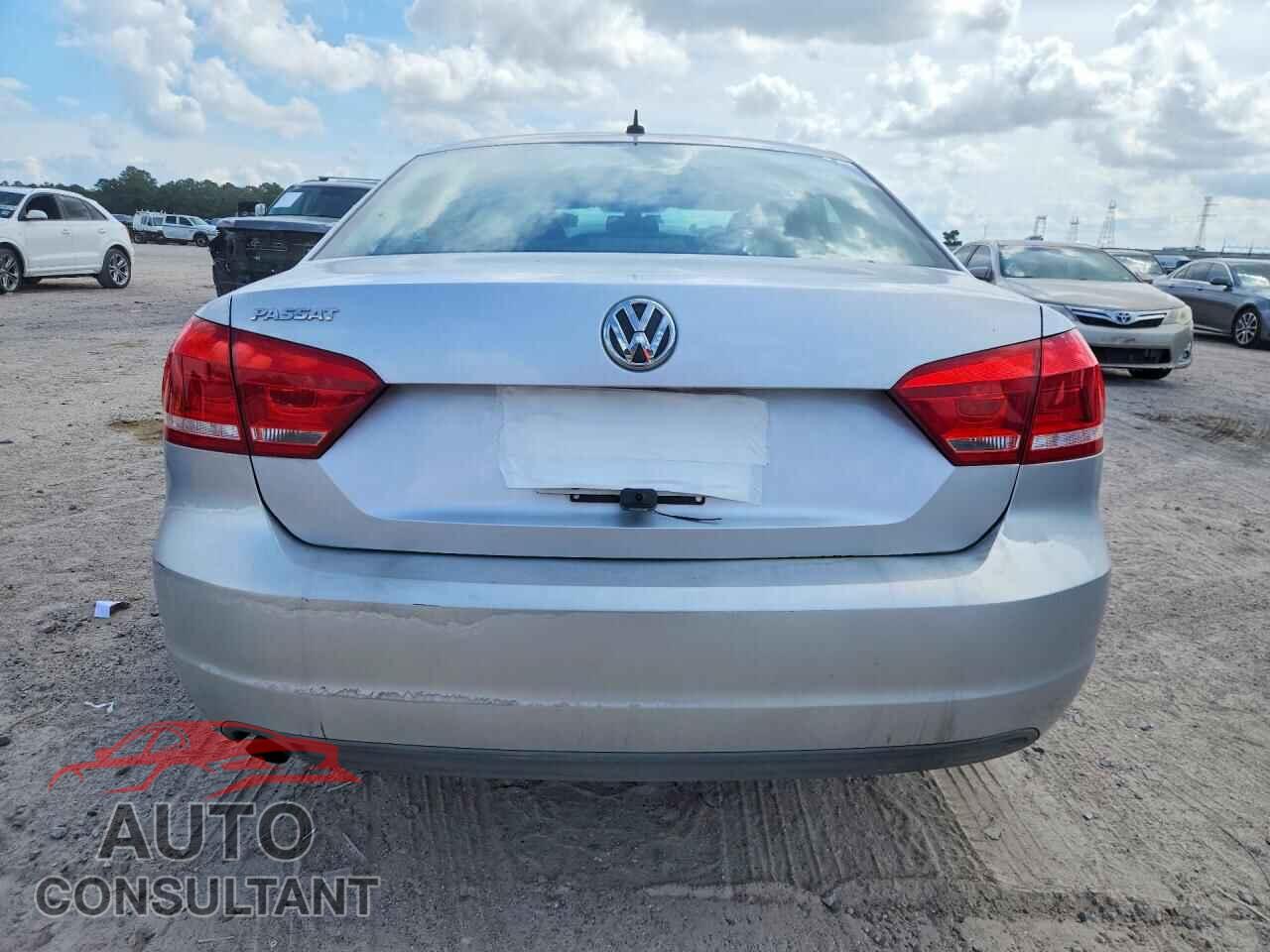 VOLKSWAGEN PASSAT 2012 - 1VWAH7A37CC035018