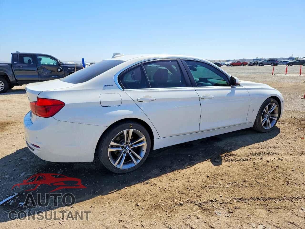 BMW 3 SERIES 2017 - WBA8E1C30HA156896