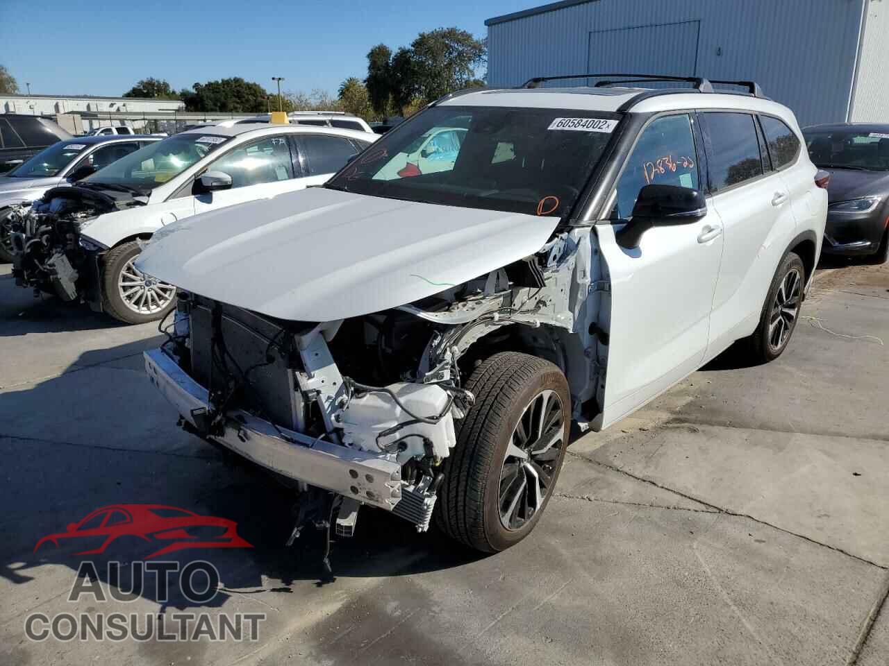 TOYOTA HIGHLANDER 2022 - 5TDJZRBHXNS166323
