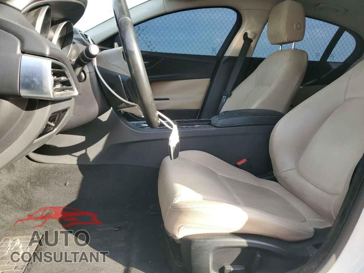 JAGUAR XE 2018 - SAJAR4FX0JCP31311