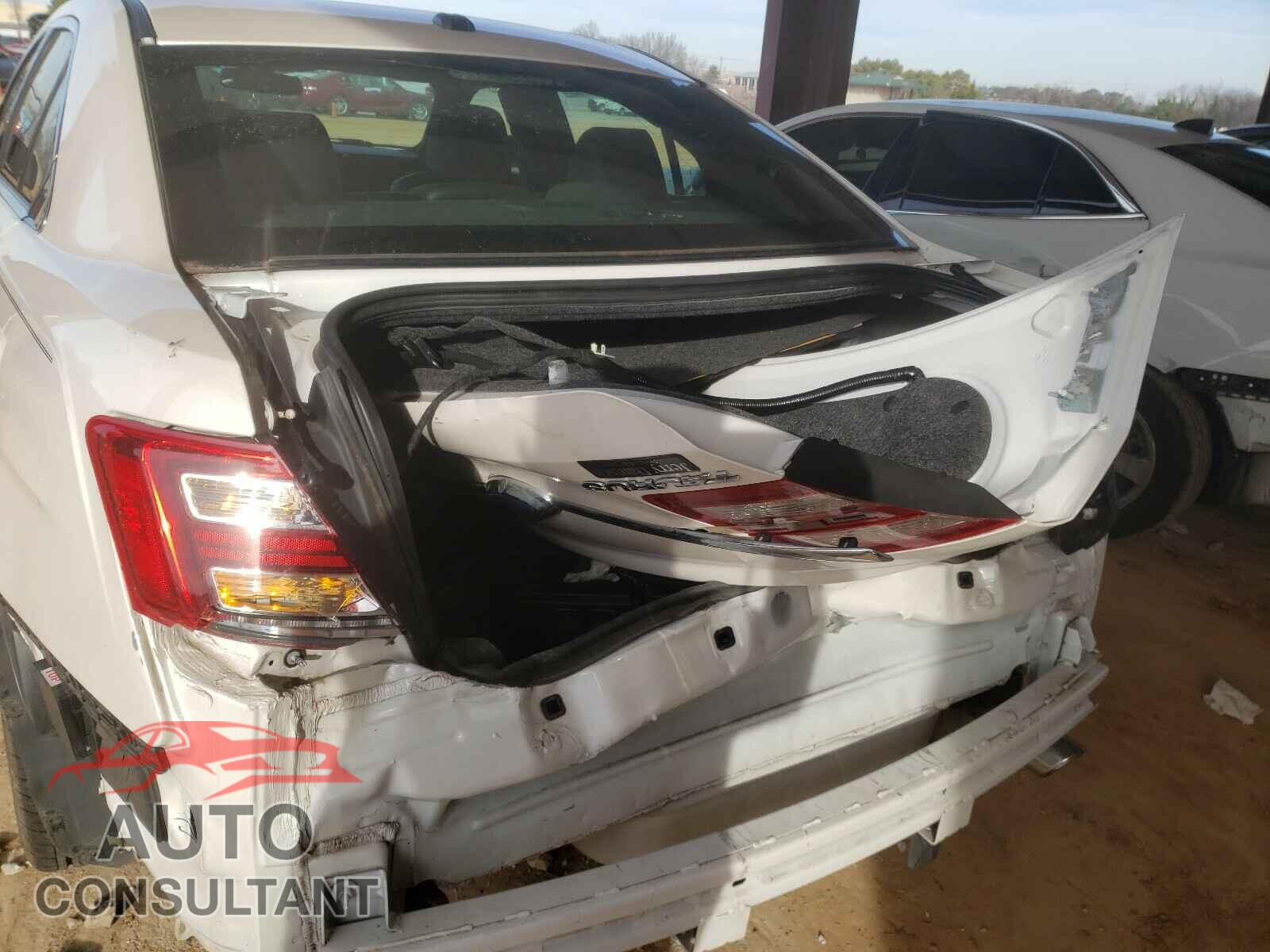 FORD TAURUS 2018 - 1FAHP2F82JG103250