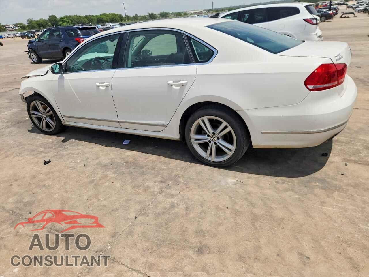 VOLKSWAGEN PASSAT 2013 - 1VWCM7A36DC044508