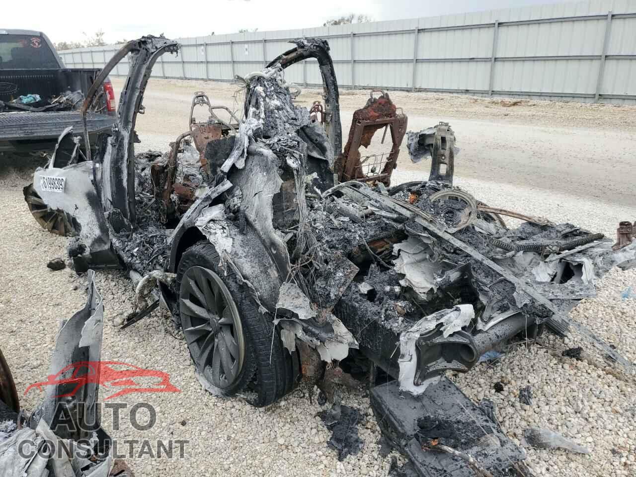 TESLA MODEL X 2017 - 5YJXCAE24HF065484