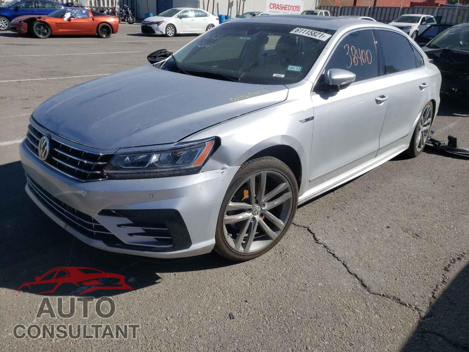 VOLKSWAGEN PASSAT 2019 - 1VWMA7A31KC012995