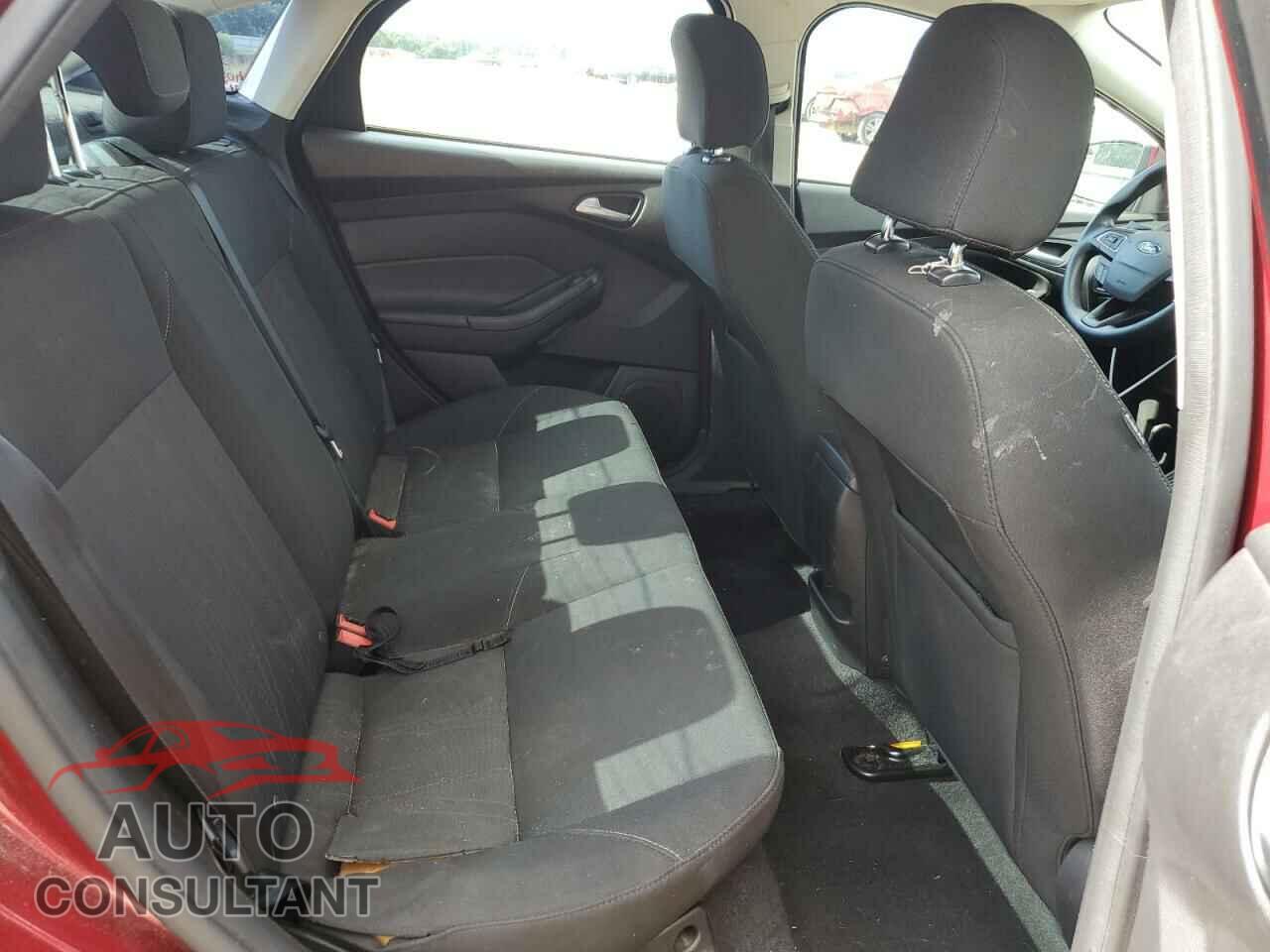 FORD FOCUS 2017 - 1FADP3F22HL215189