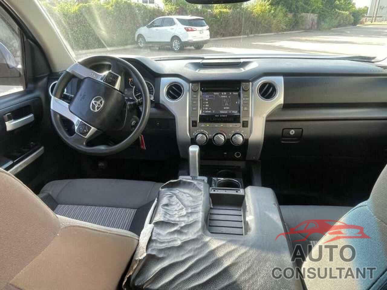TOYOTA TUNDRA 2017 - 5TFEM5F19HX113858