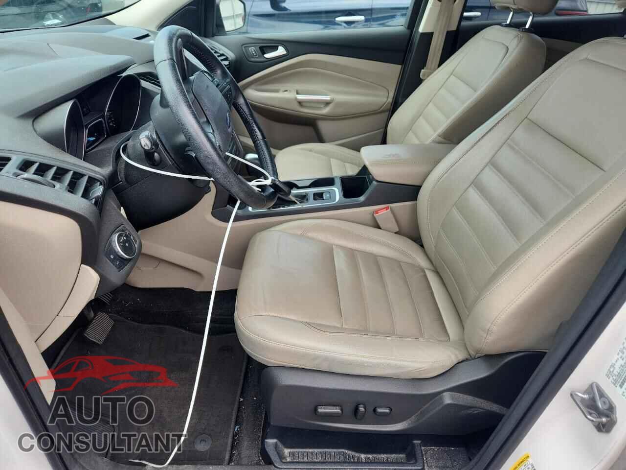 FORD ESCAPE 2017 - 1FMCU0GDXHUB74247