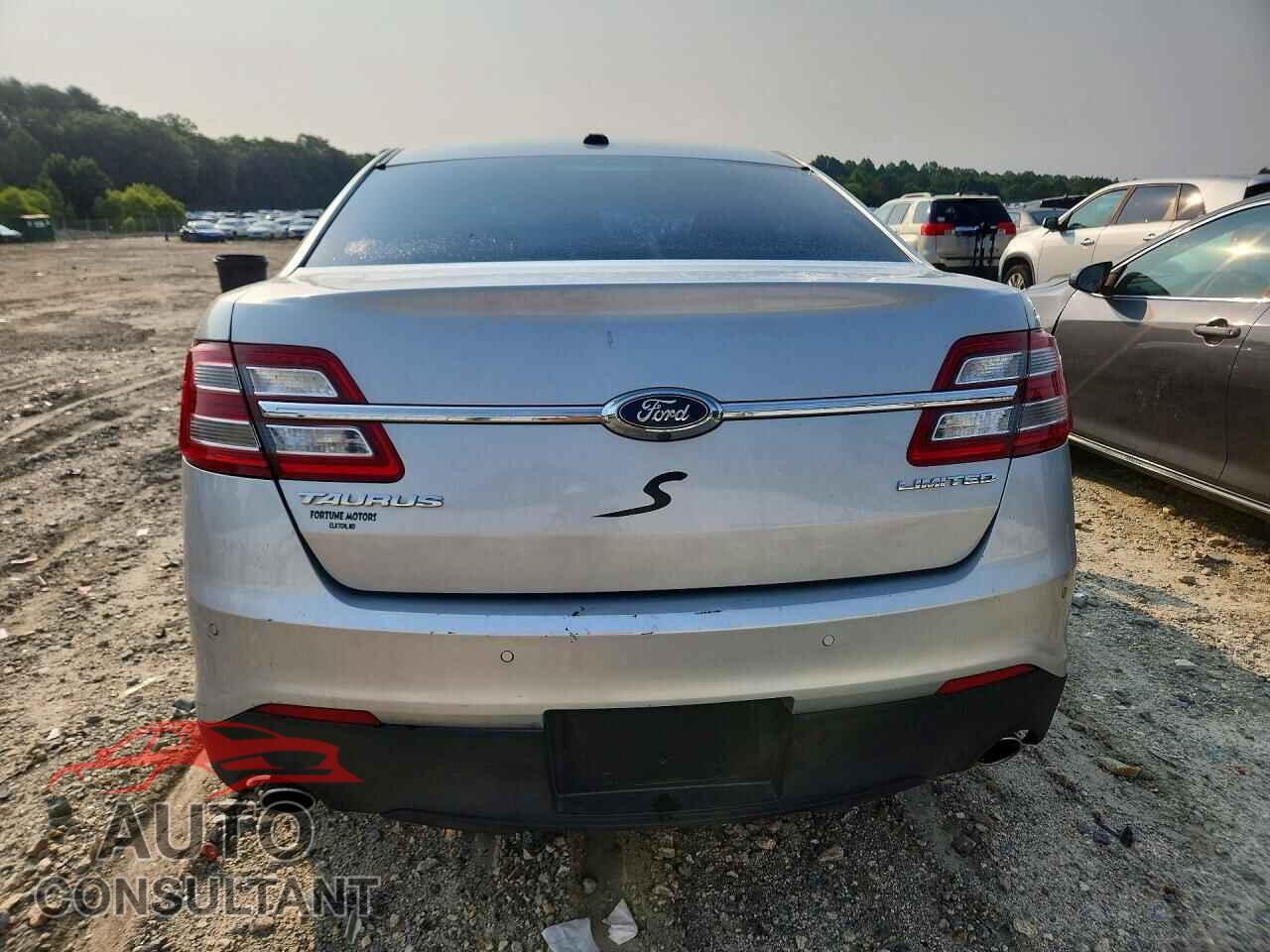 FORD TAURUS 2018 - 1FAHP2F82JG130433