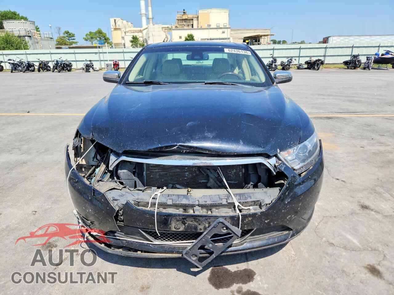 FORD TAURUS 2018 - 1FAHP2F80JG130009