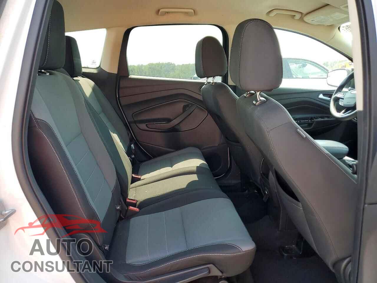 FORD ESCAPE 2017 - 1FMCU0F75HUB97897
