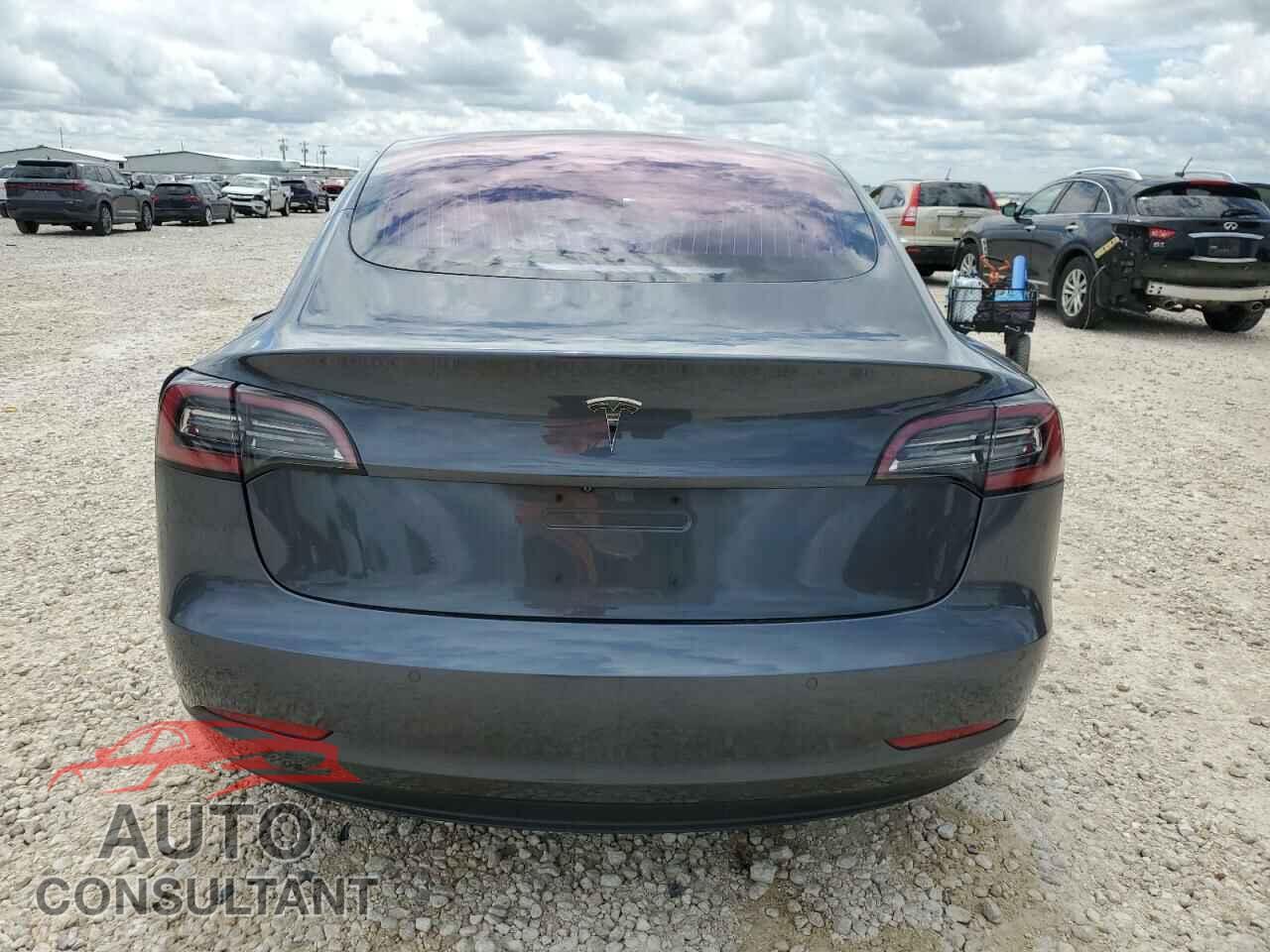 TESLA MODEL 3 2018 - 5YJ3E1EA7JF020061