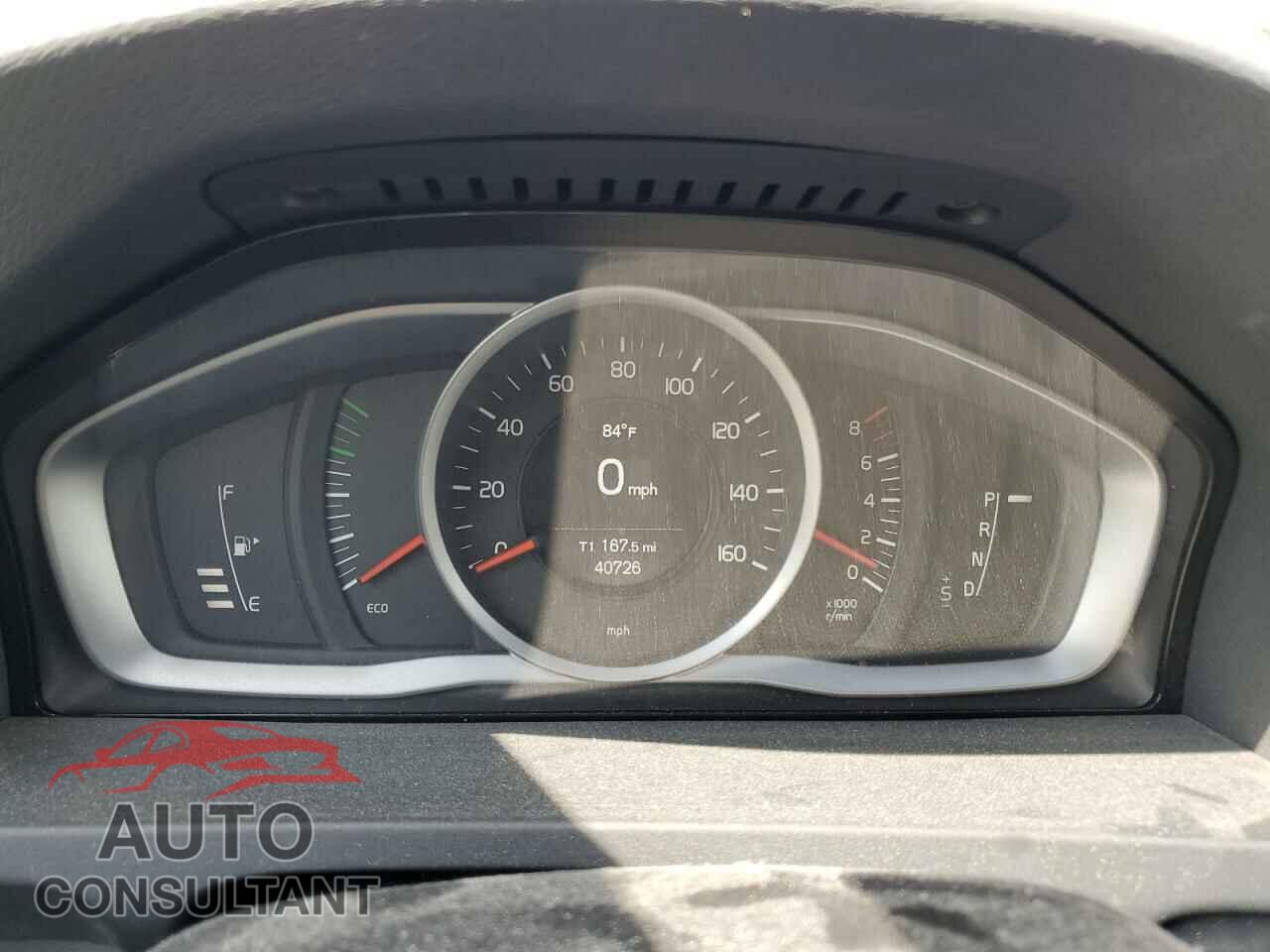 VOLVO V60 2015 - YV1612SJ2F1223128