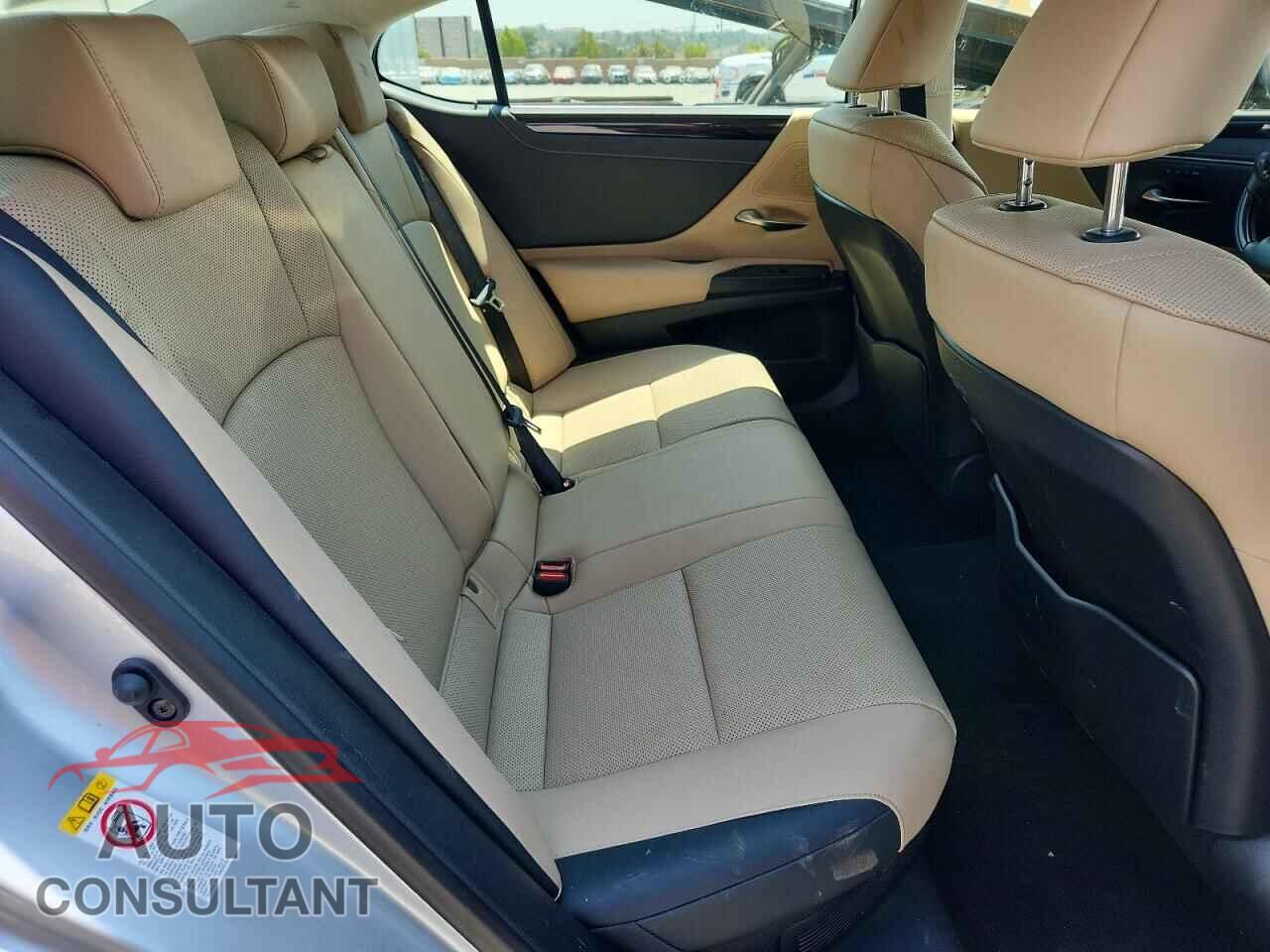 LEXUS ES300 2019 - JTHB21B1XK2021006