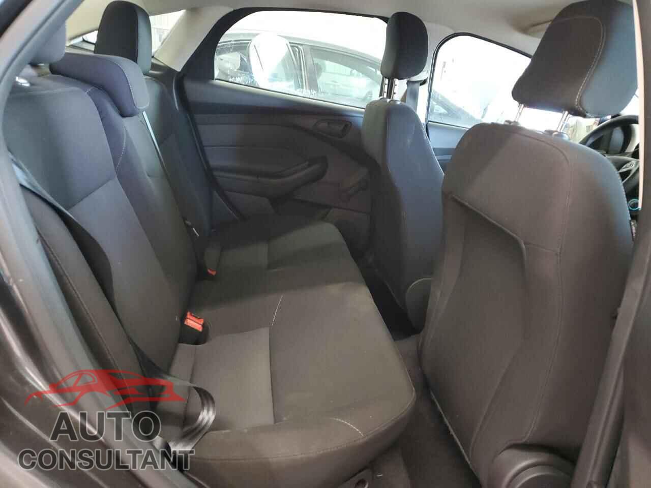 FORD FOCUS 2018 - 1FADP3E23JL201180