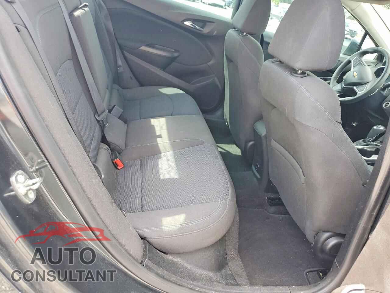 CHEVROLET CRUZE 2018 - 1G1BE5SM8J7123067