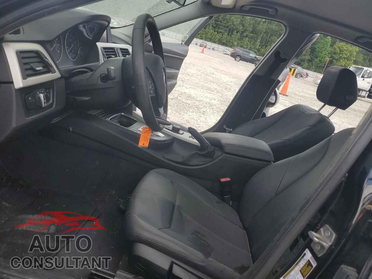 BMW 3 SERIES 2016 - WBA8E1G56GNU12218