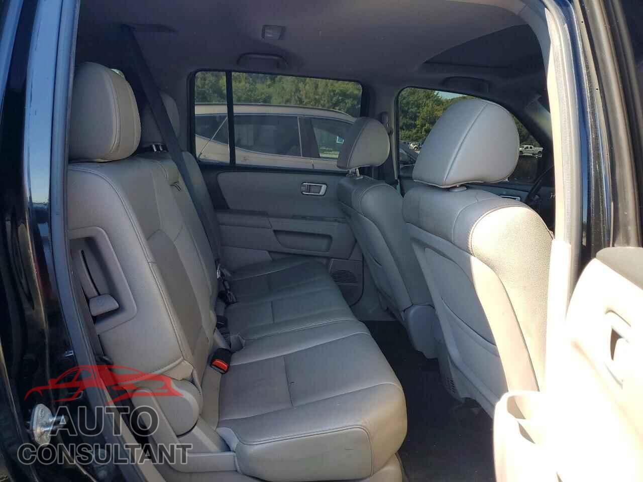 HONDA PILOT 2012 - 5FNYF4H70CB021026