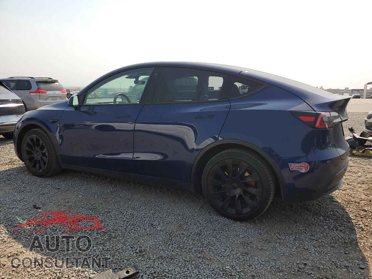 TESLA MODEL Y 2021 - 5YJYGDEEXMF136752