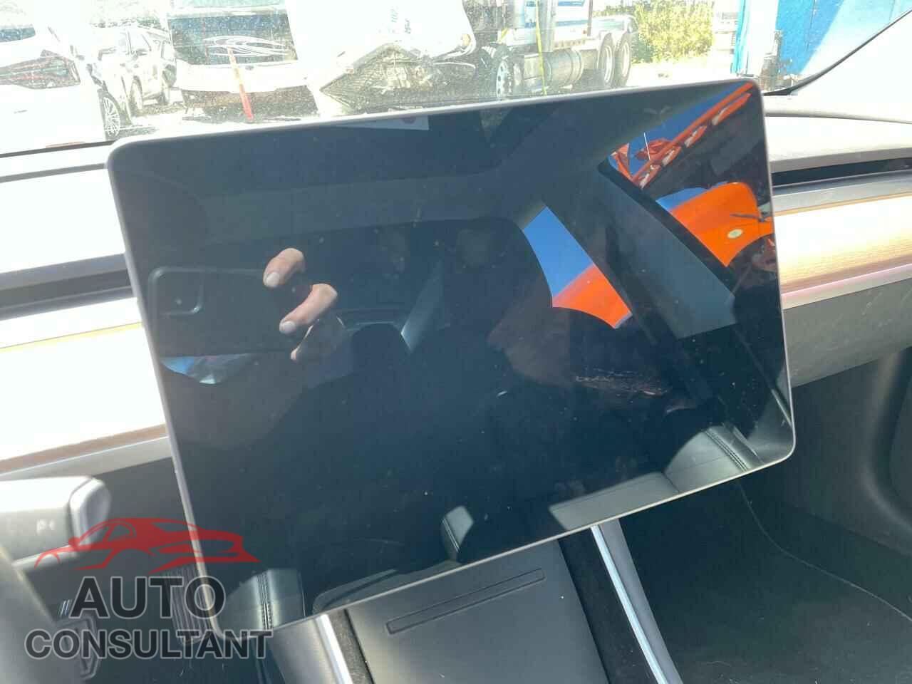 TESLA MODEL 3 2018 - 5YJ3E1EAXJF101569