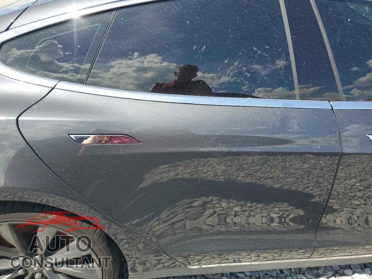 TESLA MODEL S 2015 - 5YJSA1E11FF107971