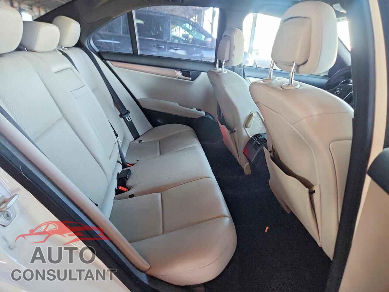 MERCEDES-BENZ C-CLASS 2014 - WDDGF4HBXER304276