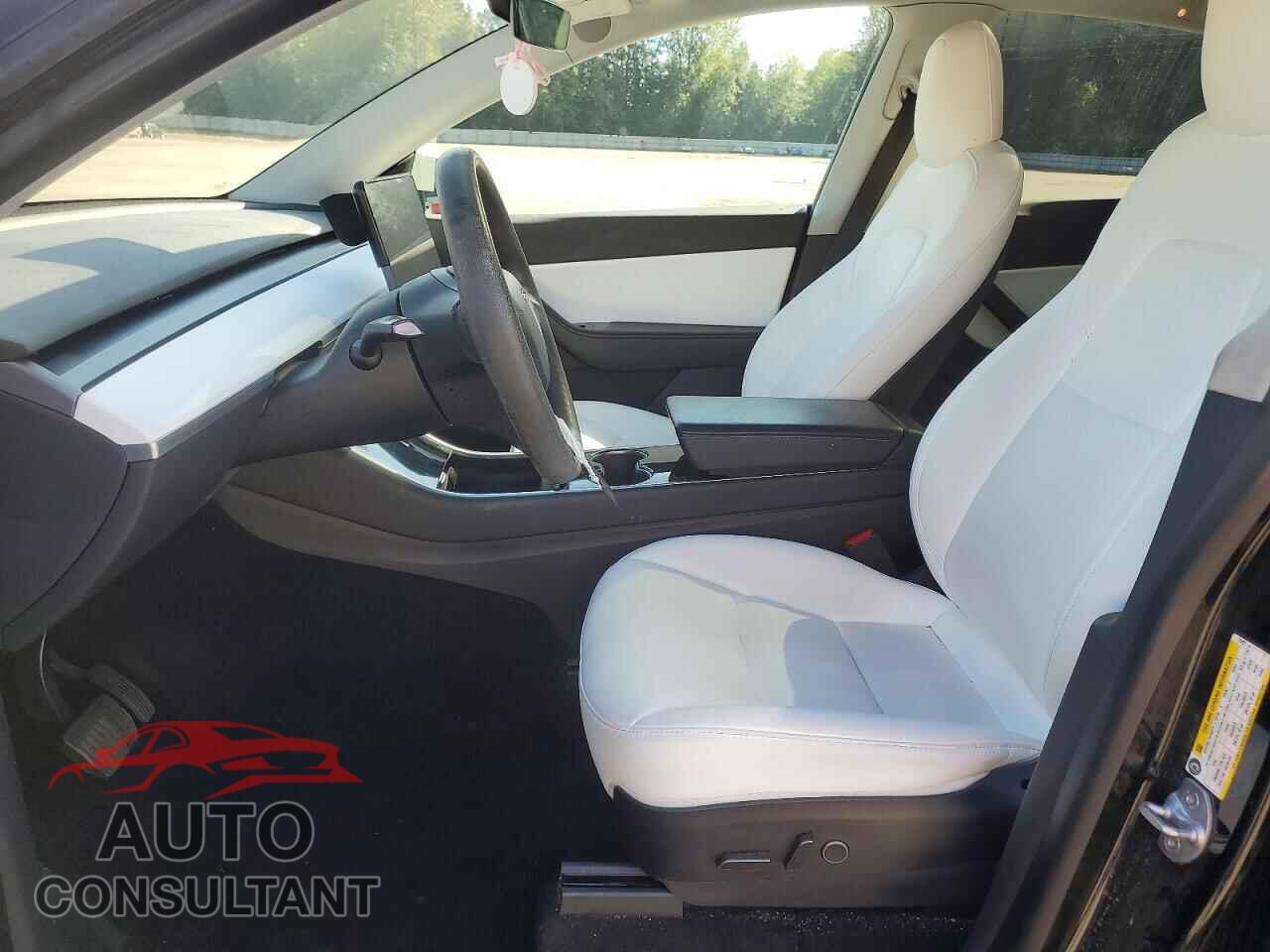 TESLA MODEL Y 2021 - 5YJYGDED1MF116297