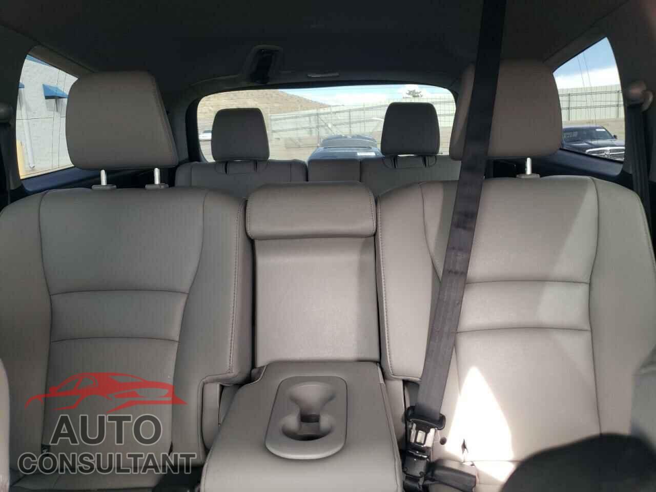 HONDA PILOT 2017 - 5FNYF6H90HB017630