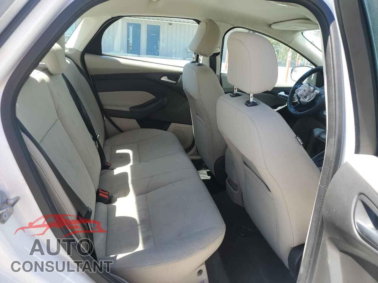 FORD FOCUS 2016 - 1FADP3F27GL216336