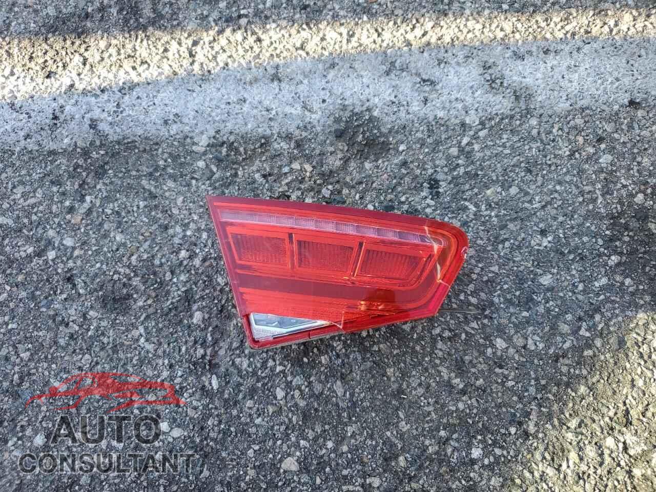 AUDI S8 2013 - WAUD2AFD0DN015678