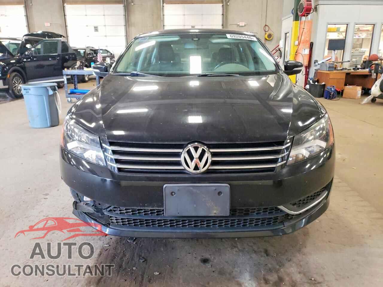 VOLKSWAGEN PASSAT 2013 - 1VWBN7A30DC098315