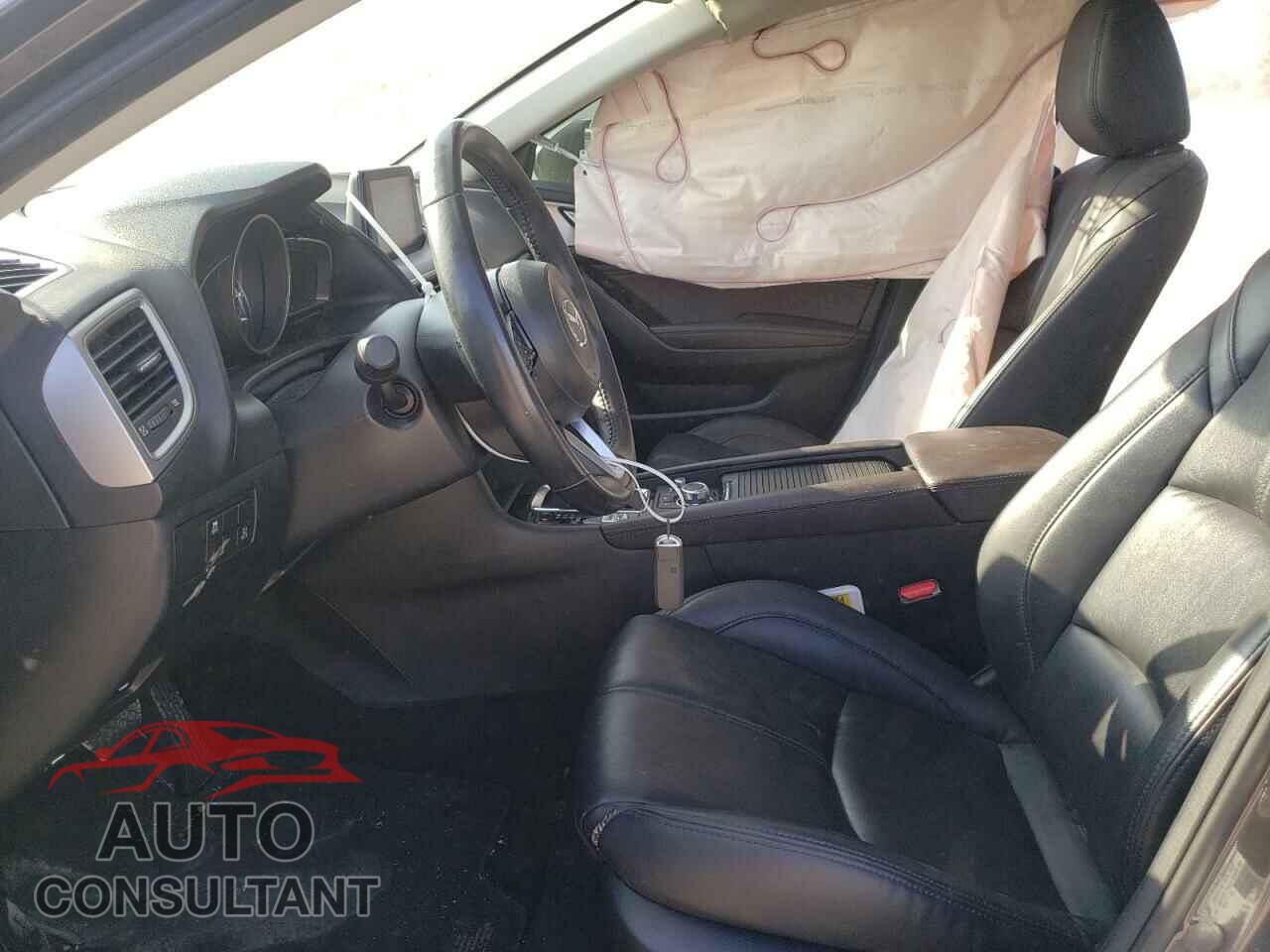 MAZDA 3 2018 - 3MZBN1V31JM192558