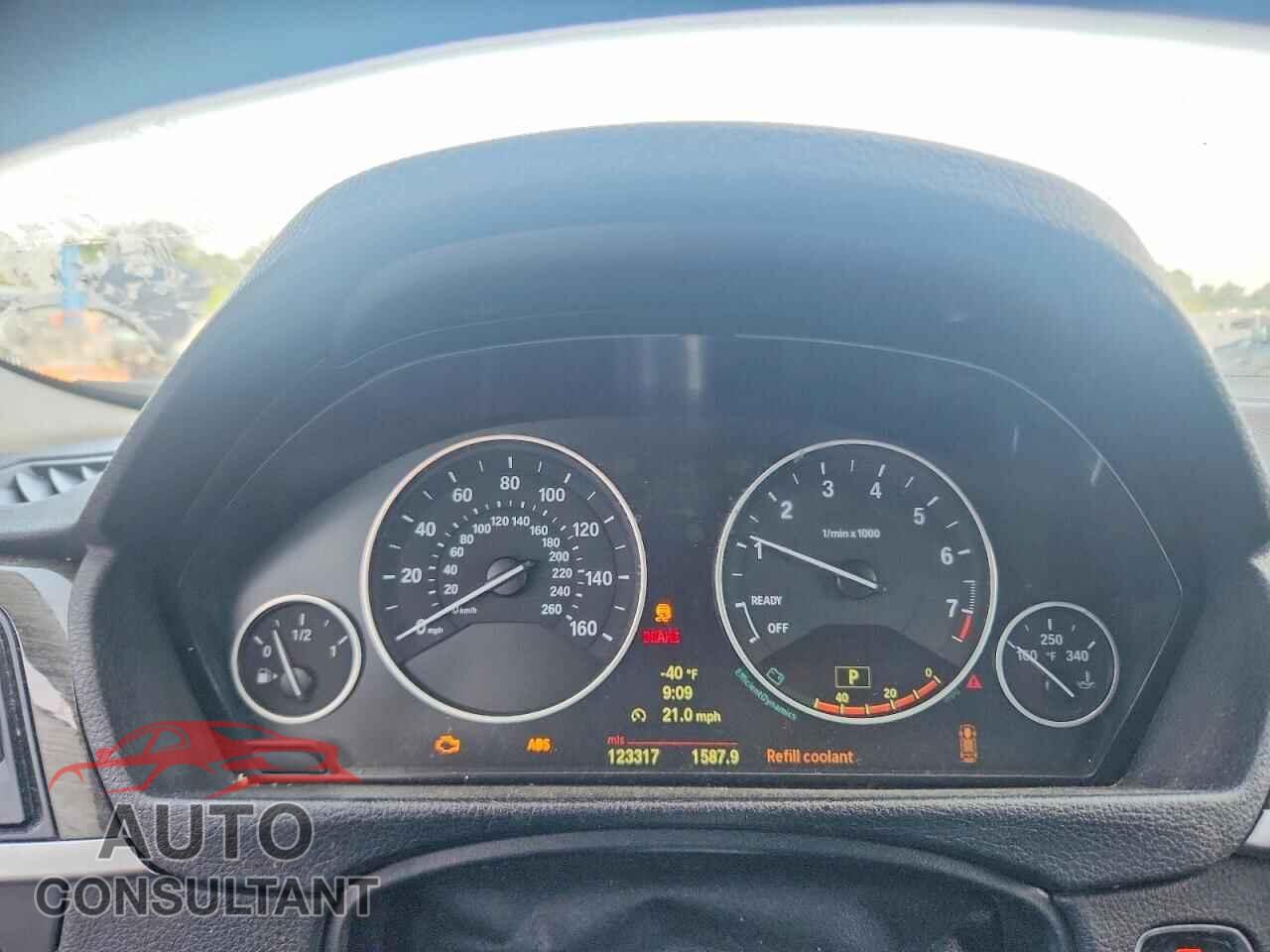BMW 3 SERIES 2012 - WBA3A5C58CF257405
