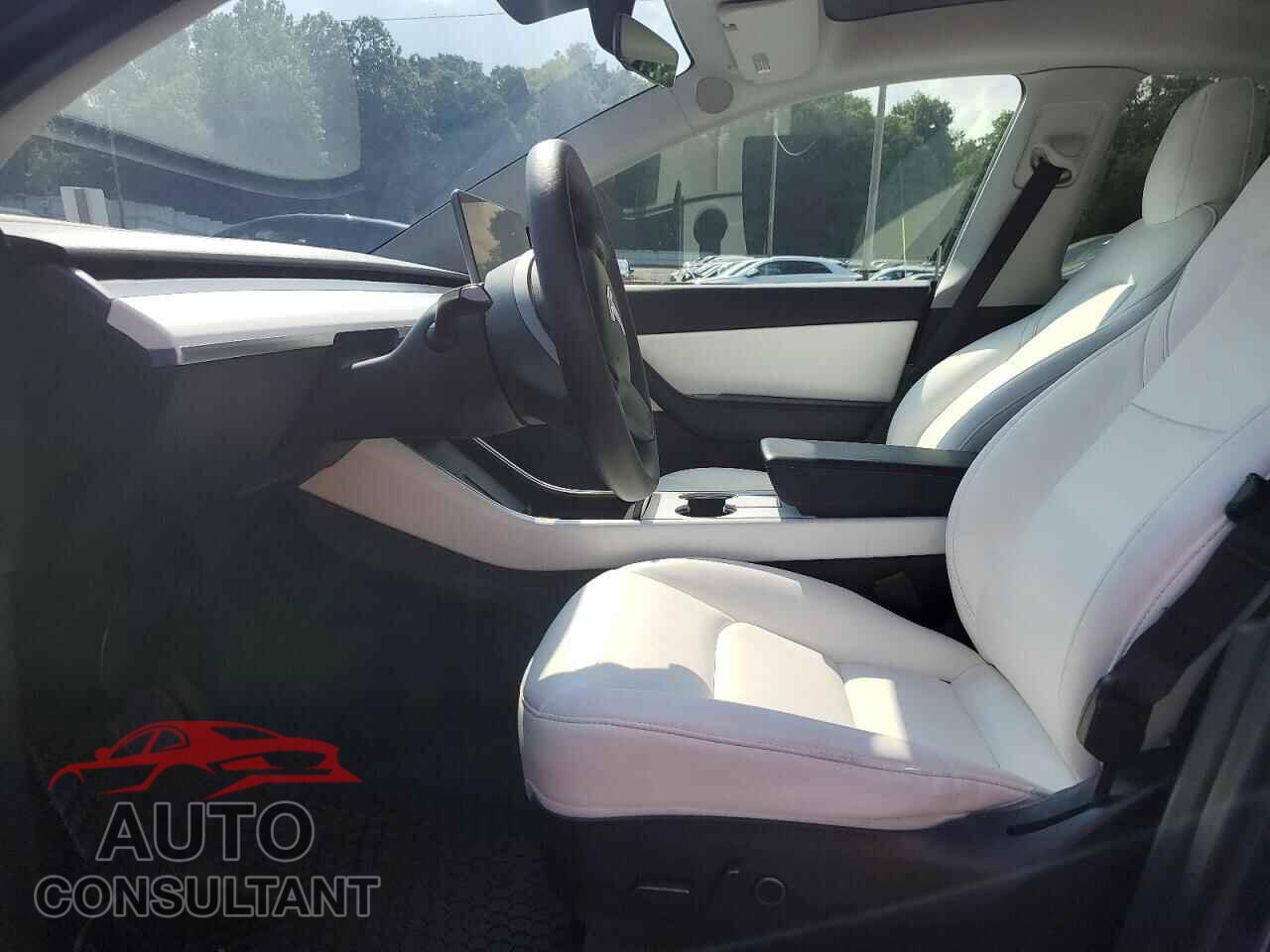 TESLA MODEL Y 2021 - 5YJYGDEE1MF083049